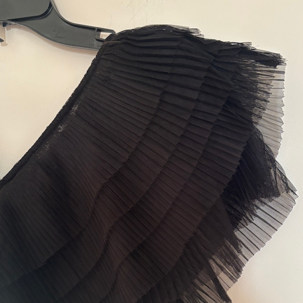 Elegant Black Ruffled Women's Top - Picture 6 of 9